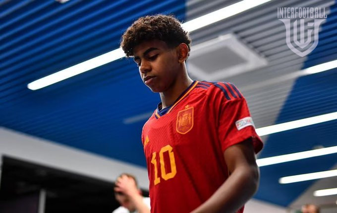 Բարսելոնայի 15-ամյա հարձակվողի ֆանտաստիկ գոլն Իսպանիայի Մ-17 հավաքականի կազմում 🎥